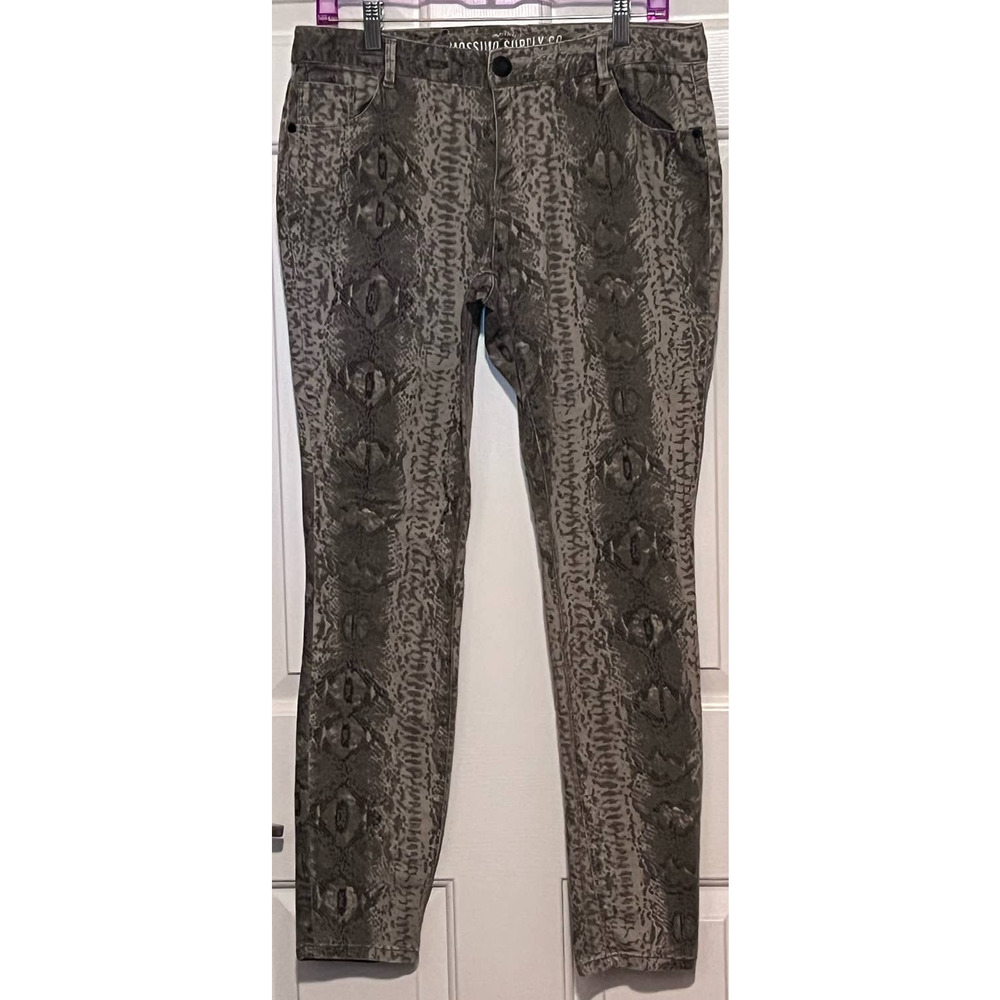 Mossimo Supply Co Women's Skinny Green Snakeskin Pants‎ Size 15 Fit 6 28" Inseam
